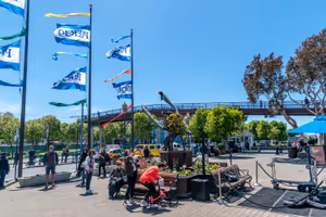 Статуя на рак пред Pier 39